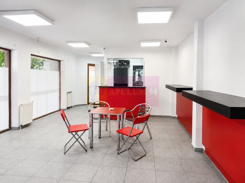 Spatiu comercial 59 mp + terasa exterioara 35 mp, Focsani, central
